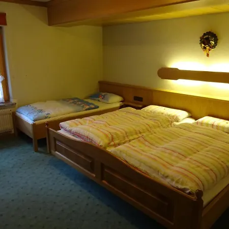 Schwarzwaldhaus Simmelehof * لينزكريش